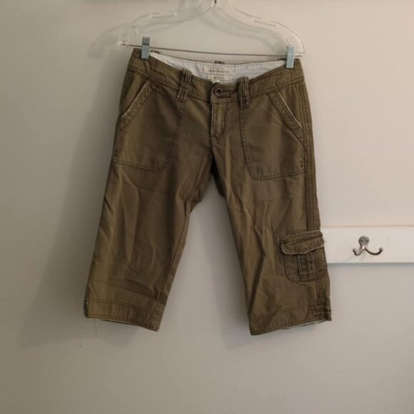 Abercrombie & Fitch Pants - Vintage Abercrombie Y2K Sz 2 90 s Wom Cargo Shorts Khaki Md in Macao Moose Logo